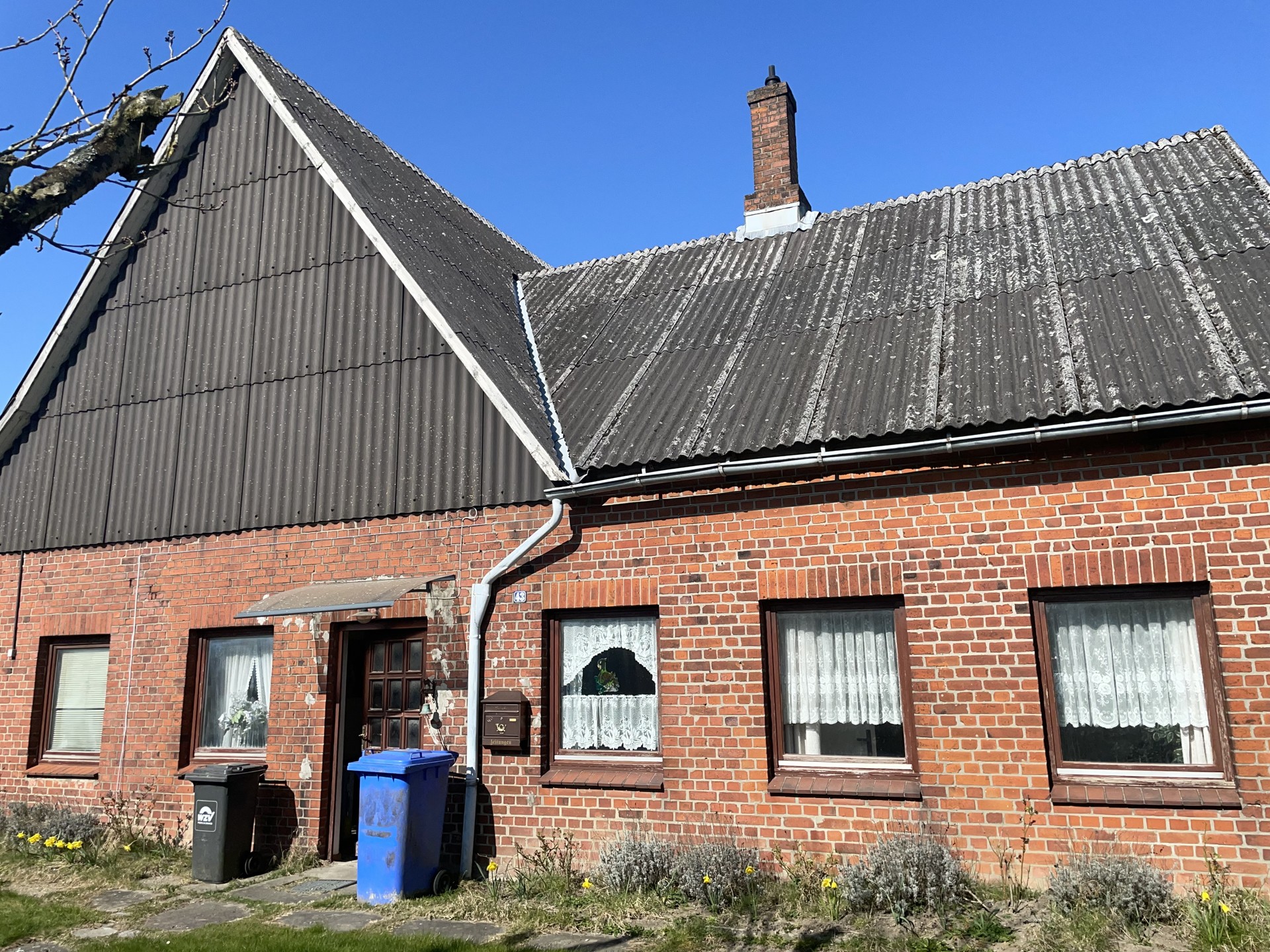Sanierungsbedürftiges 1-2 Familienhaus