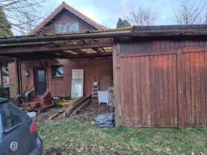 Außenansicht Carport und Schuppen