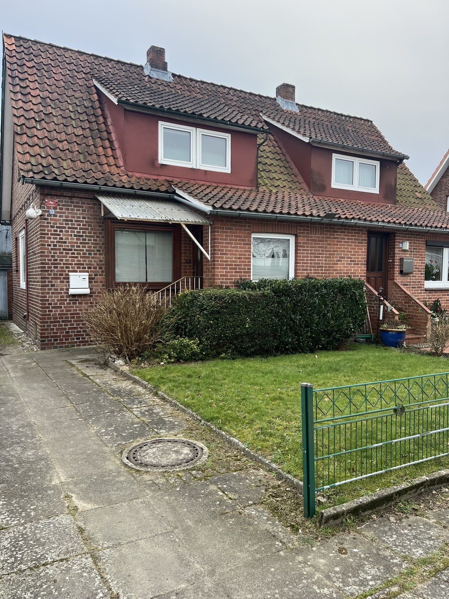 Sanierungsbedürftige Doppelhaushälfte (vermietet) mit Potenzial in Steinkirchen