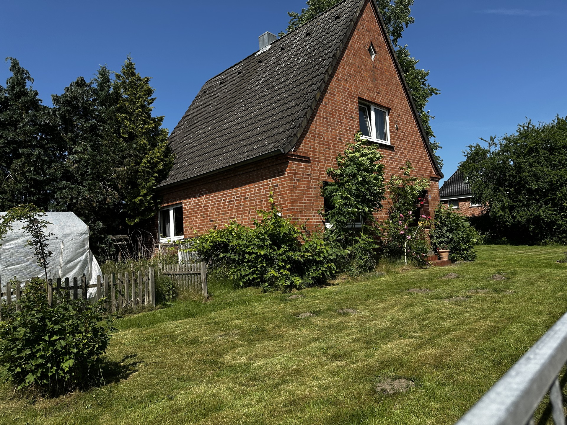 Sanieren oder Neubau, Sie haben die Wahl bei diesem Einfamilienhaus mit Hauskoppel!