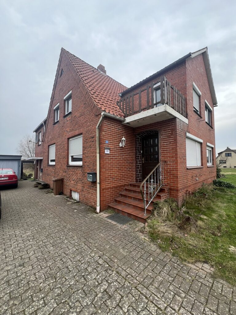 Vermietetes, renovierungsbedürftiges Zweifamilienhaus in Drochtersen Vermietetes, renovierungsbedürftiges Zweifamilienhaus in Drochtersen