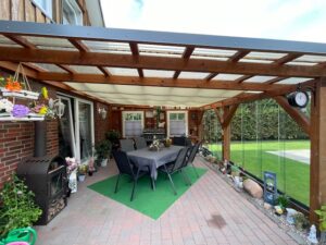 2 Überdachte Terrasse