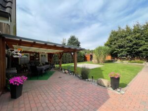 2 Überdachte Terrasse