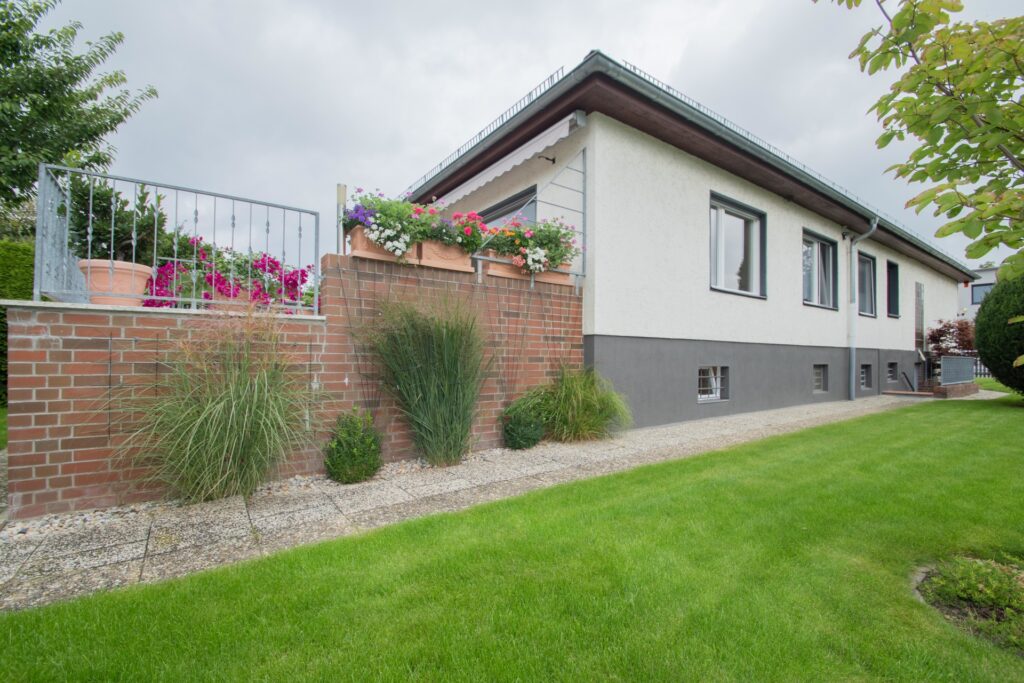 Modernisierter Bungalow in Traumlage von Berlin Modernisierter Bungalow in Traumlage von Berlin