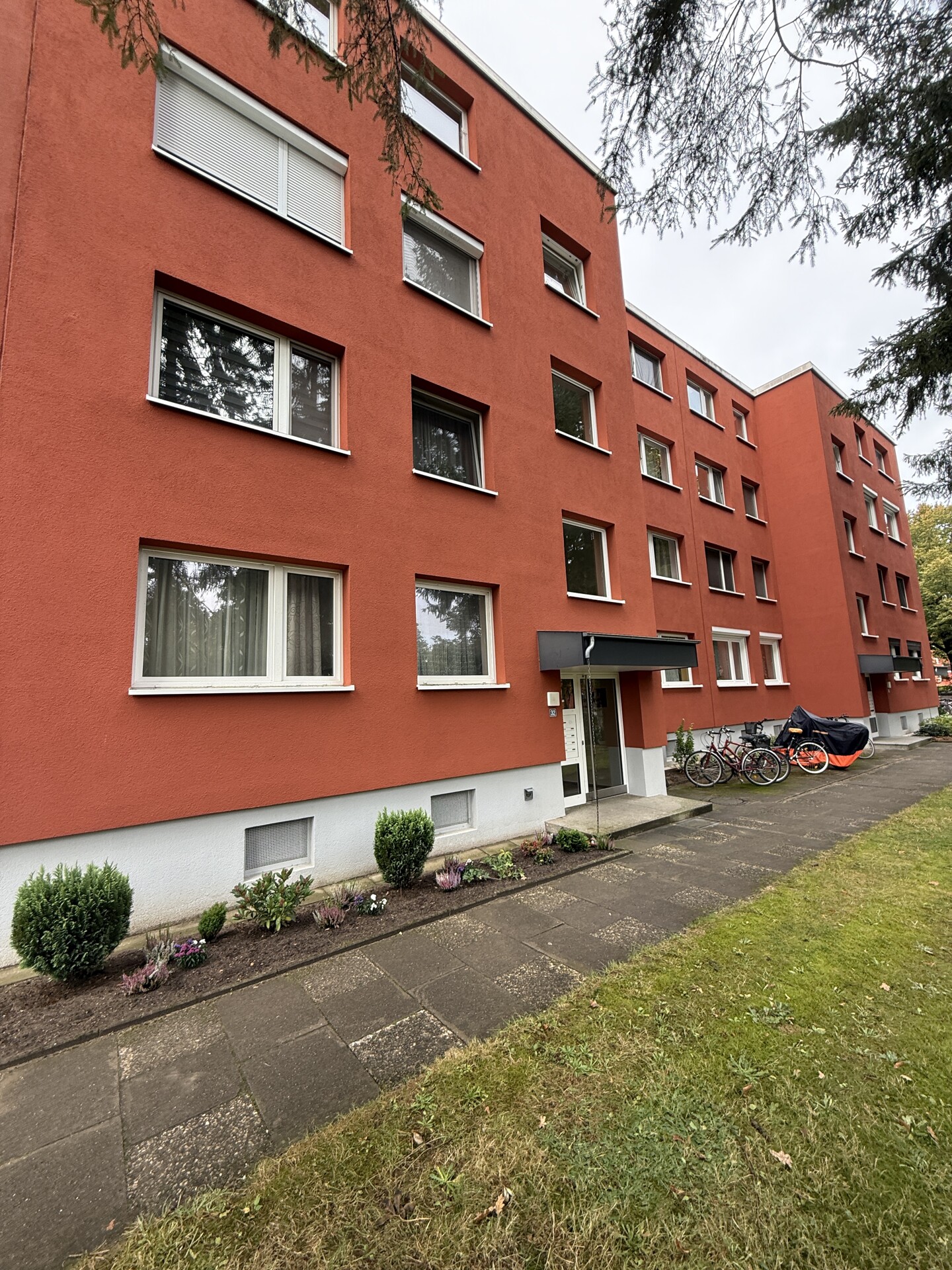 3-Zimmer-Eigentumswohnung mit Balkon und Stellplatz – langfristig vermietet
