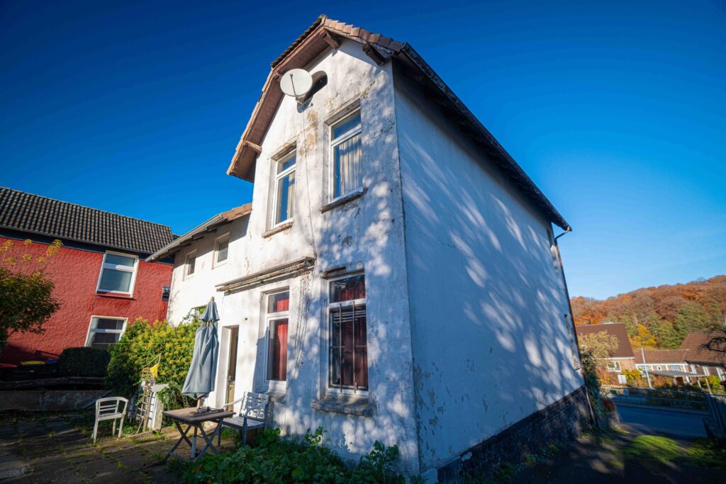 ZFH in Bad Schwartau – großes Hanggrundstück, sanierungsbedürftiger Altbau mit viel Potenzial ZFH in Bad Schwartau – großes Hanggrundstück, sanierungsbedürftiger Altbau mit viel Potenzial
