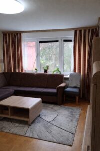 Gemütliches Wohnzimmer mit Ausblick