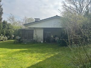 Garage und Kaminplatz