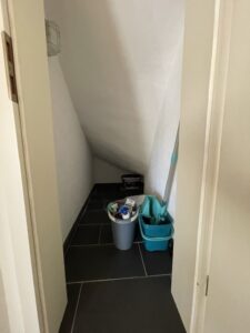 Abstellr unter der Treppe