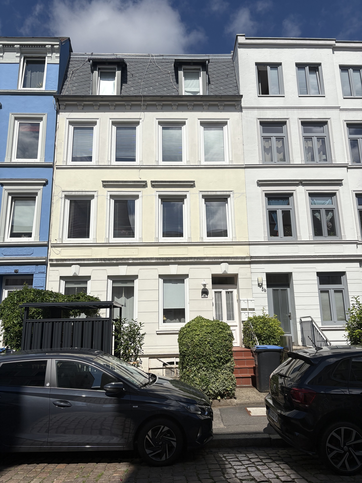 vollvermietetes Mehrfamilienhaus mit 4 Wohneinheiten – Attraktive Kapitalanlage vollvermietetes Mehrfamilienhaus mit 4 Wohneinheiten – Attraktive Kapitalanlage