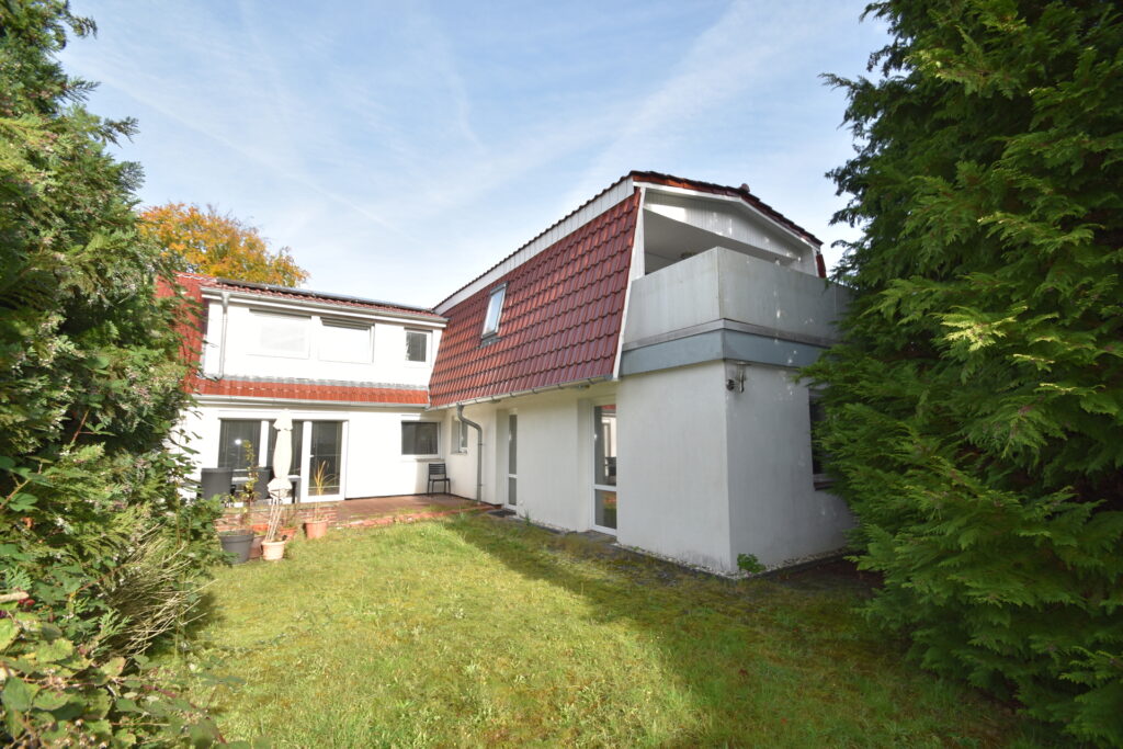 Modernisiertes Einfamilienhaus mit Südterrasse, Dachterrasse und PV-Anlage Modernisiertes Einfamilienhaus mit Südterrasse, Dachterrasse und PV-Anlage